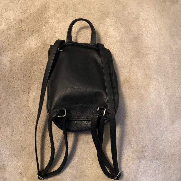 Express Backpack - Picture 3 of 3